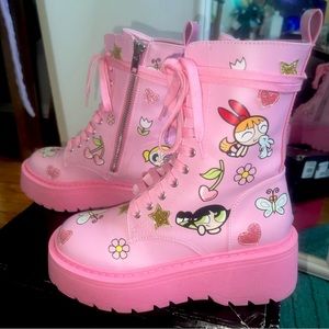 Dolls Kill✖️The Powerpuff Girls
Always Sugar & Spice Combat Boots 5lbs
